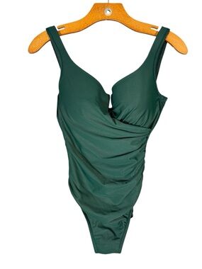Miraclesuit Escape Green One Piece Slimming Swim Suit Sweetheart Neckline US 10